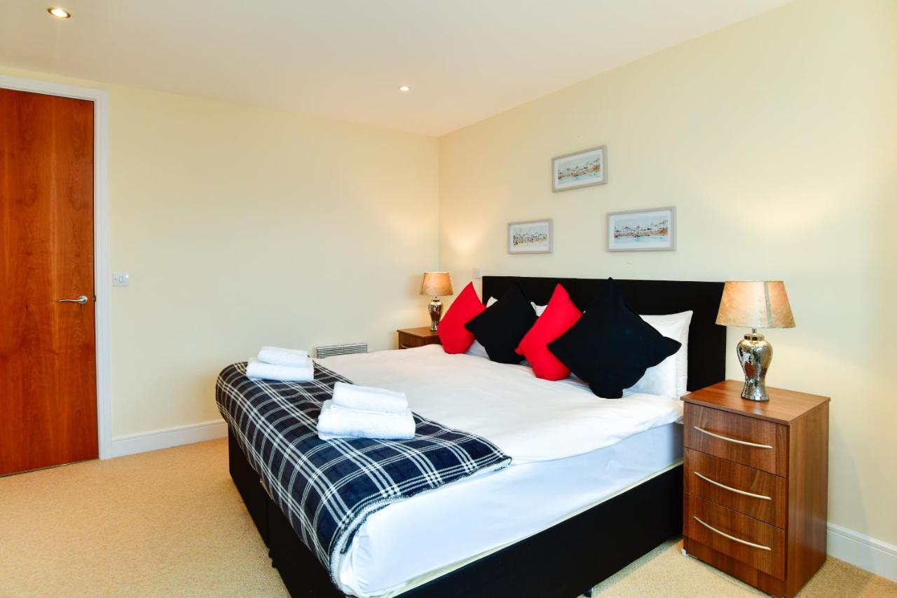 Meridian Quay Apartments, By Jsw Short Stay Swansea Exteriör bild